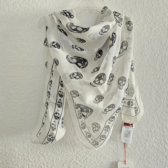 Alexander McQueen Skull Silk Scarf Ivory Black - Picture 5 of 6